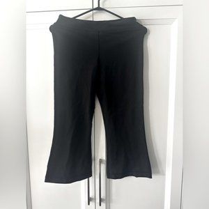 Black lulu capris